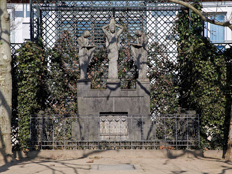 Hoetger-Brunnen vor der Restaurierung; Foto: Nikolaus Heiss
