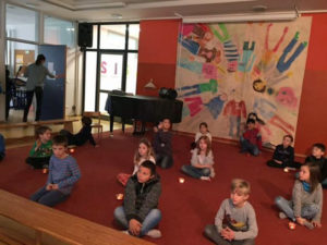 Lichtertänze Christian-Morgenstern-Schule 2a (Foto: Heide Walter)