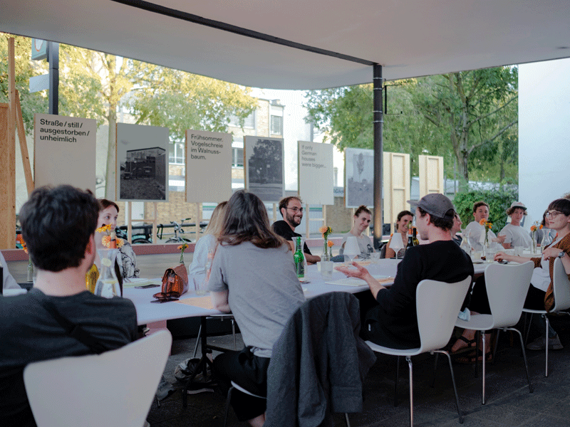 Nach dem Vortrag (Foto: Paul Juergens)